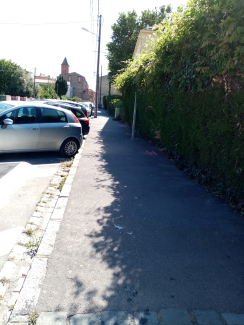 Stationnement devant l'école