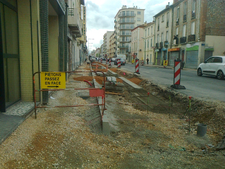 Travaux de démolition du trottoir