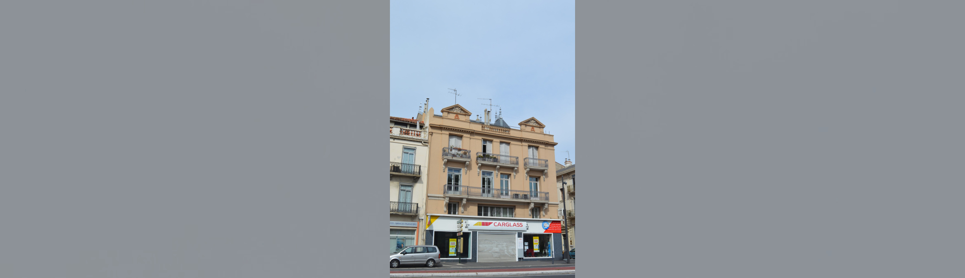 À l’angle de la Cours Lazare Escarguel et de la rue Léon Dieudé