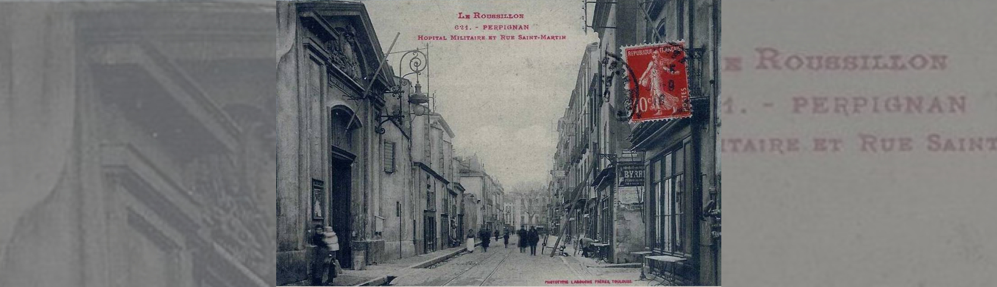 L'entrée de l'hopital militaire rue St Martin (aujourd'hui rue Foch); des maisons sont encore construites entre les contreforts 