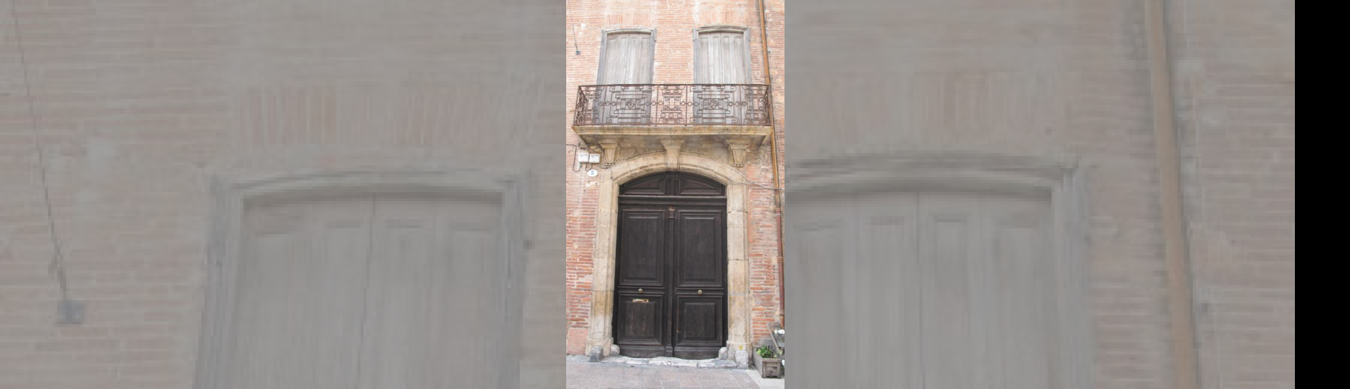 Façade reconstruite de l'hotel du gouvernement