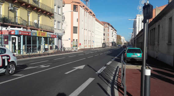 Création d'un stationnement côté Est